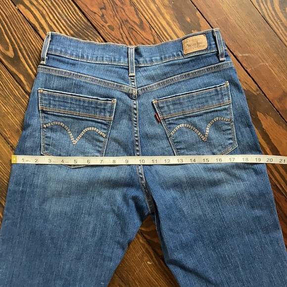 Levi’s Perfectly Slimming Sequined Jean Short 10 - Picture 17 of 17